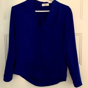 Aritzia work appropriate blouse.